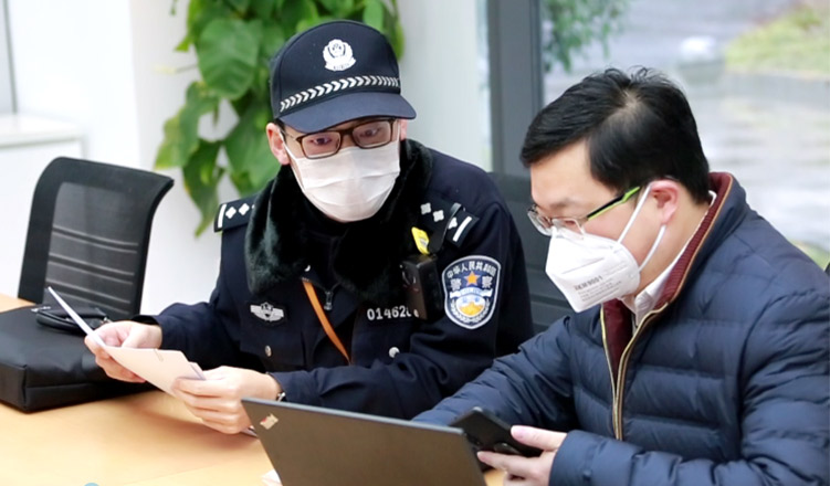 滬警方主動對接我司，保障誠格一次性防護服安全生產(chǎn)